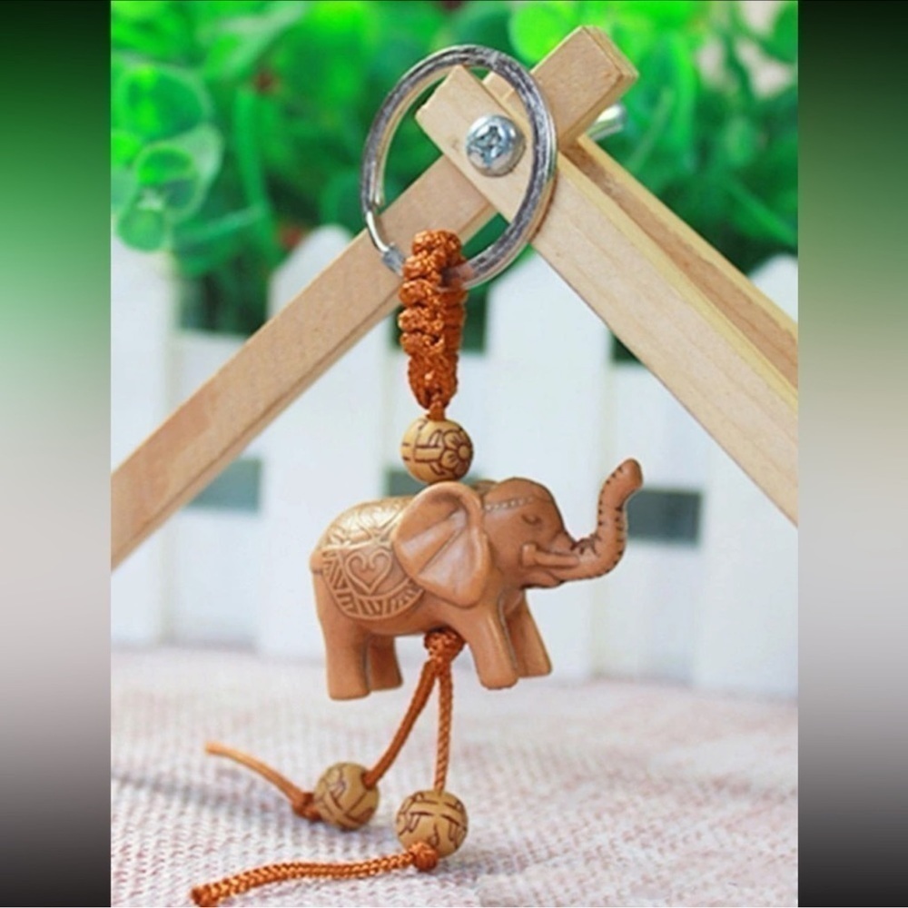 1 LEFT! Vintaged Beaded Elephant Keychain - Picture 4 of 4